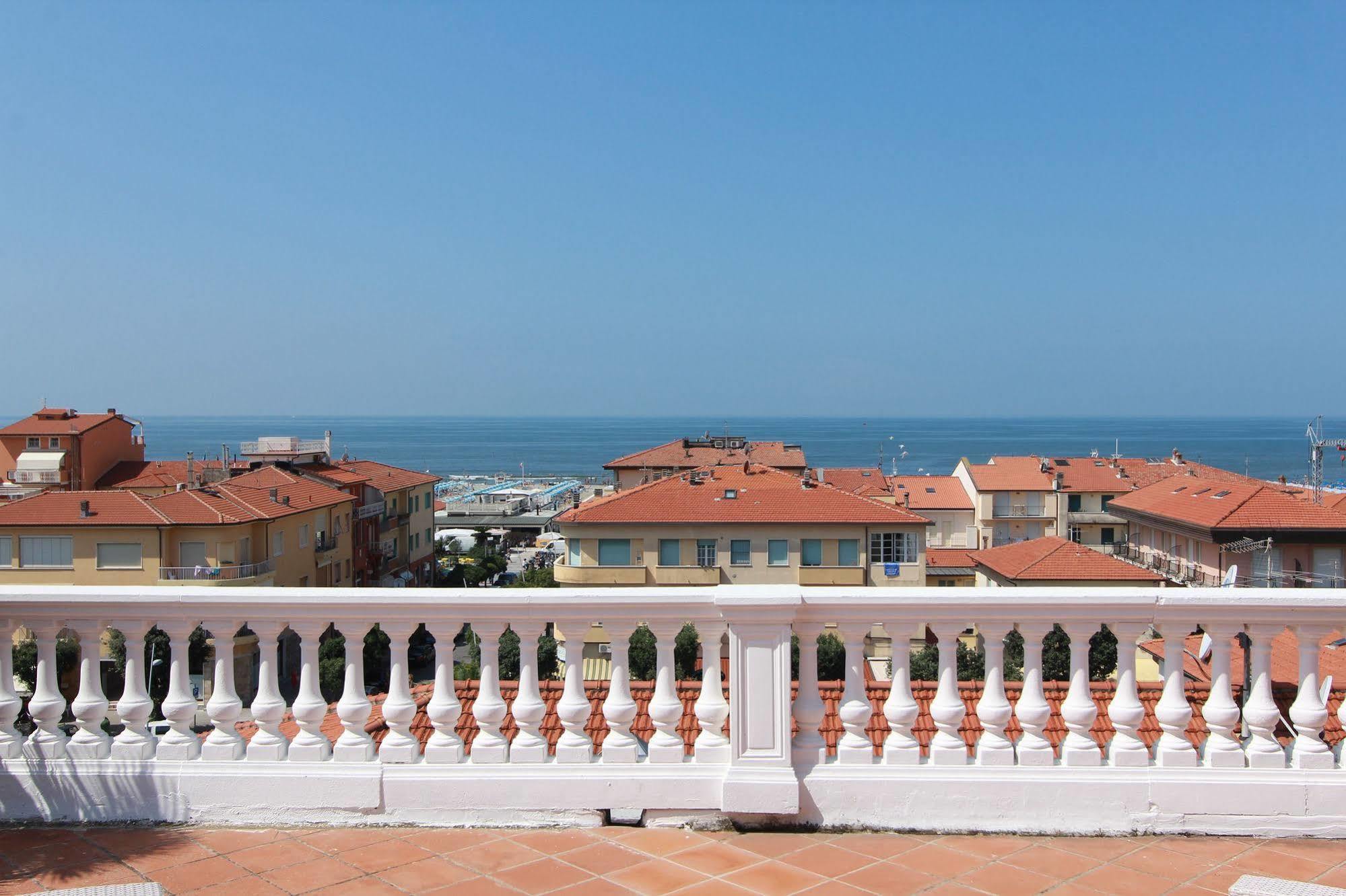 Hotel Regina Lido di Camaiore Exterior foto